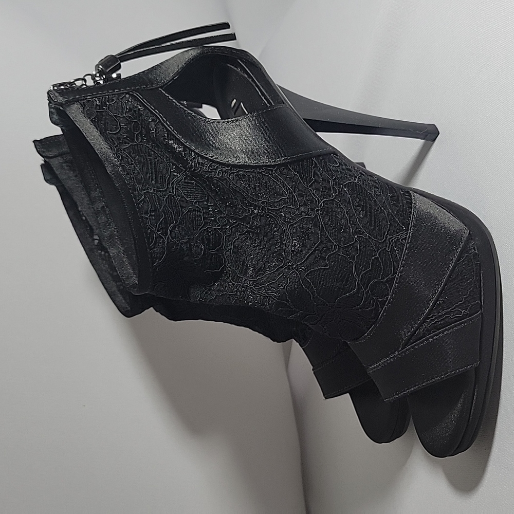BCBGMAXAZRIA Black Lace Open Toe Heels